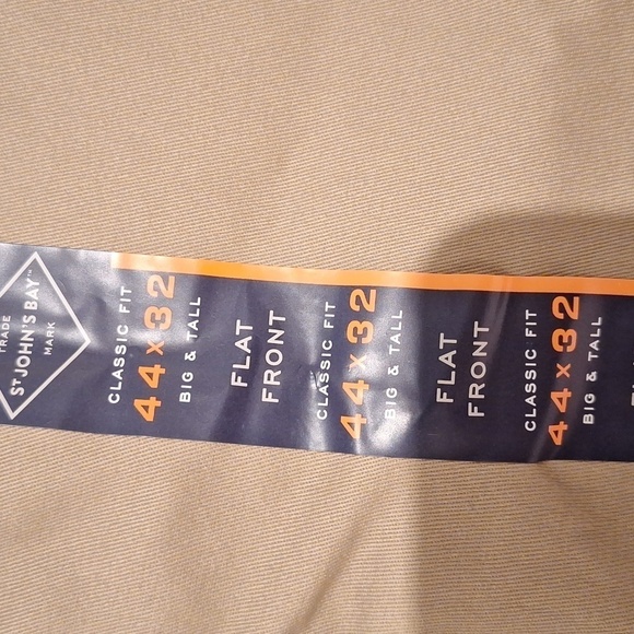 F mens St John's Bay easy care flat front casual khaki pants size 44X32. NWT - Picture 3 of 7